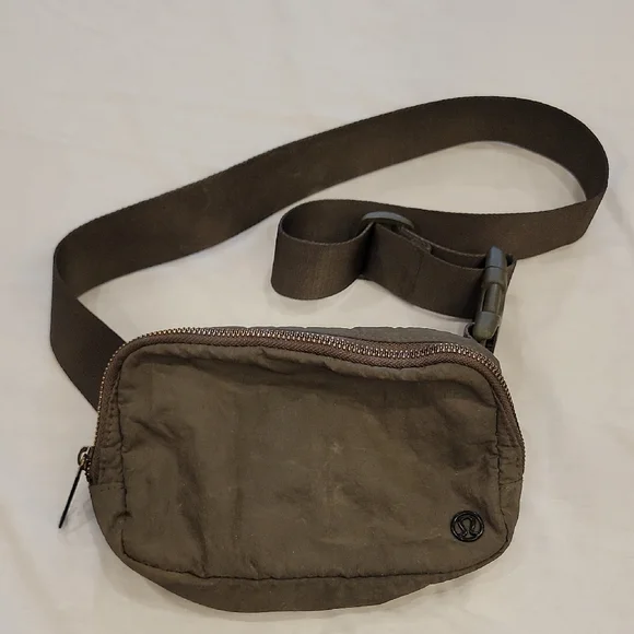 lululemon athletica | Bags | Lululemon Everywhere Belt Bag Army Green |  Poshmark